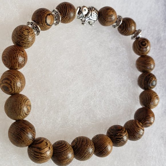 2/15$ NWOT Elephant wood stretch bracelet - Picture 2 of 3